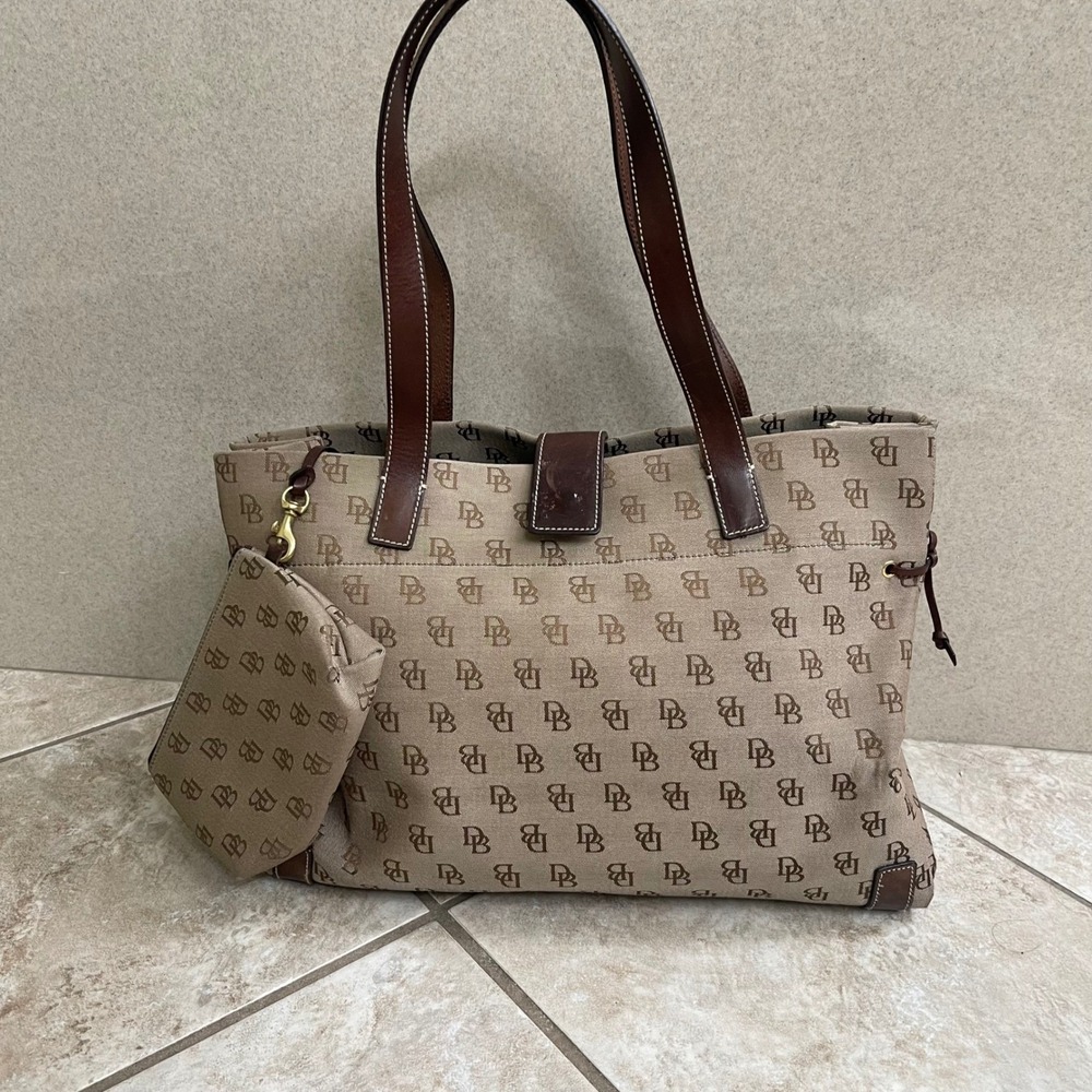 Dooney Bourke Vintage Anniversary Signature  Leather Tote & purse bag and pouch - Picture 2 of 13